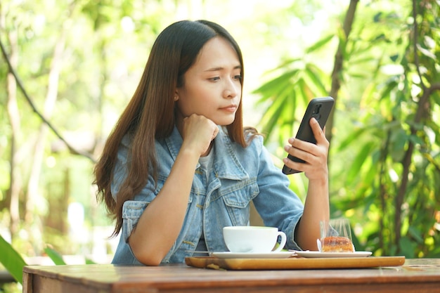 O comerciante analisa os ganhos com a perda de desempenho do telefone