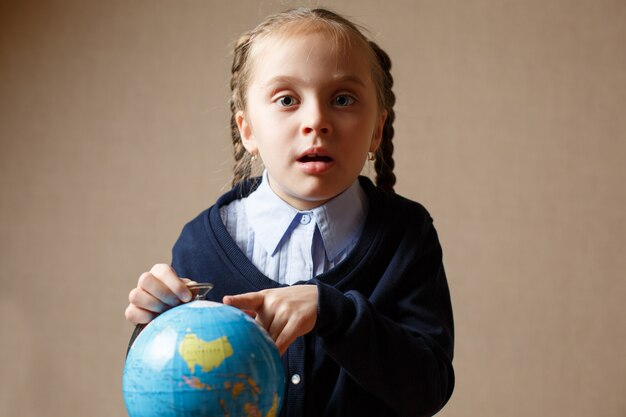 O conceito de educação. Uma menina da escola moderna.