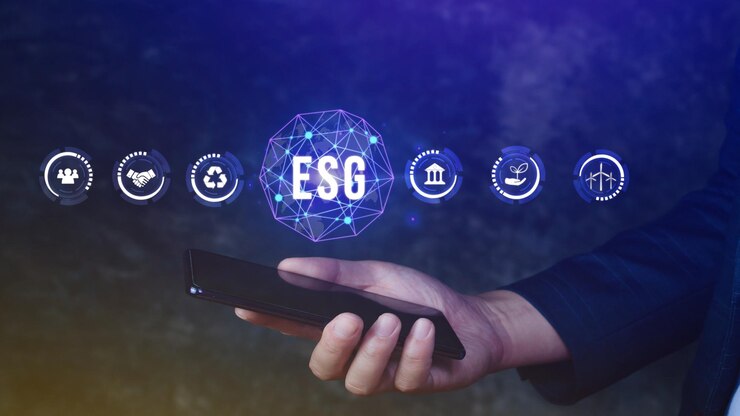 O conceito de ícone ESG usa um smartphone para analisar ESG para social ambiental e governança em negócios sustentáveis e éticos no empresário de conexão de rede pressionando o botão na tela