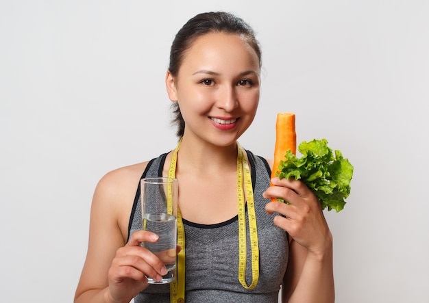 O conceito de nutrição saudável, dieta de alimentos crus, vegetariana, perda de peso