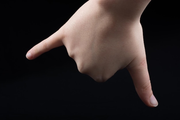 O dedo mindinho isolado para reconciliar ou prometer ou amizade