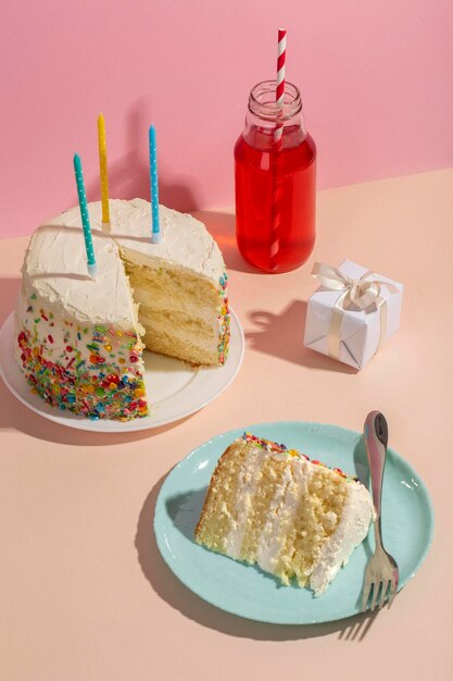 Foto o delicioso bolo de alto ângulo