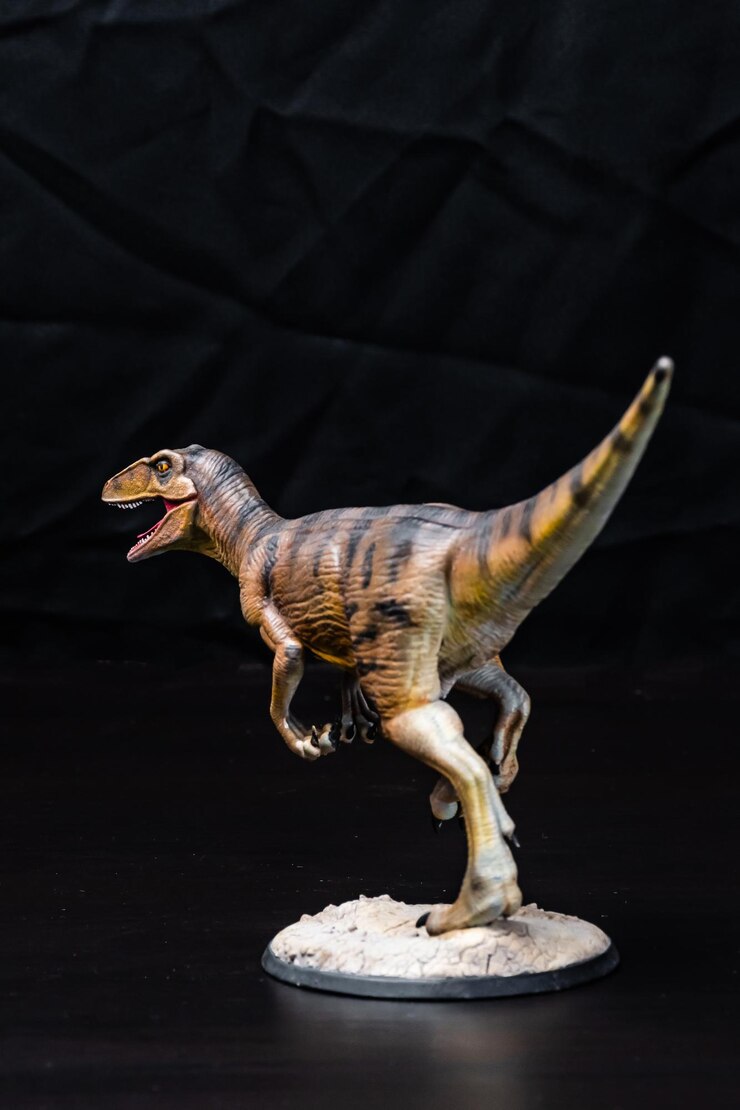 Foto o dinossauro velociraptor no escuro