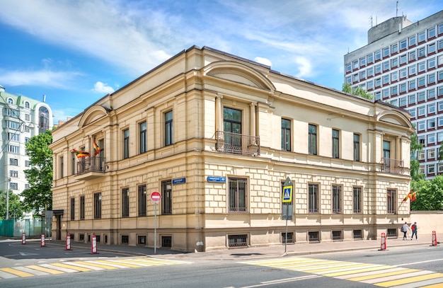 O edifício da embaixada de Granada na rua povarskaya em Moscou