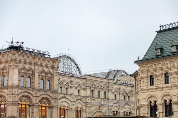 O edifício do kremlin em moscou é um dos edifícios mais famosos do mundo.