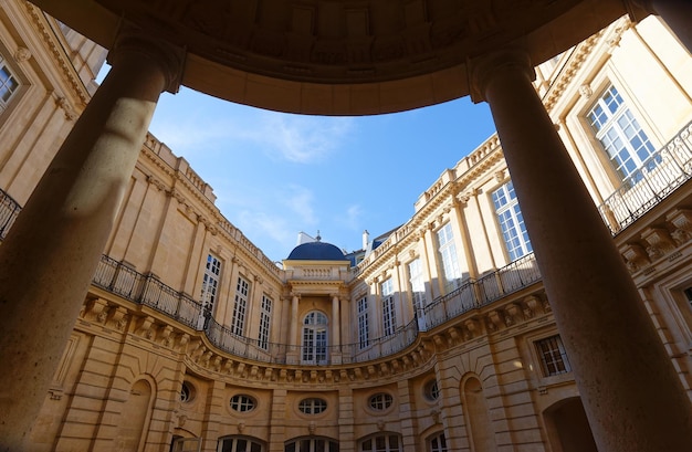 O edifício histórico do Tribunal Administrativo de Apelação de Paris Foi construído em 1654 para Catarina de Beauvais Paris França