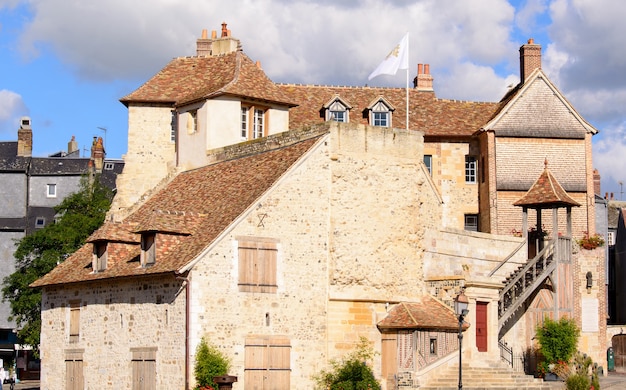 O edifício tenência la Lieutenance é um edifício na entrada do antigo porto de Honfleur