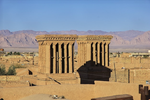O edifício vinatge na antiga cidade de Yazd, Irã