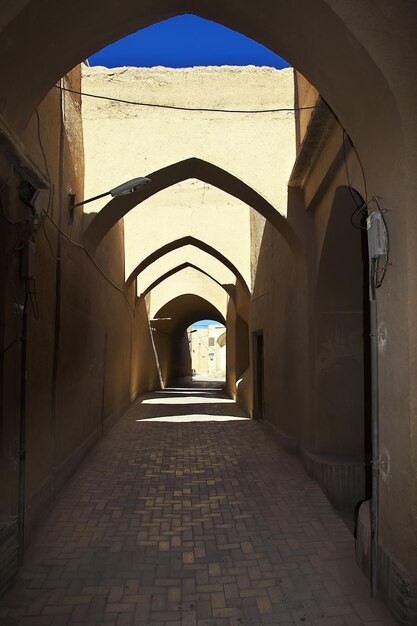 Foto o edifício vinatge na antiga cidade de yazd, no irã