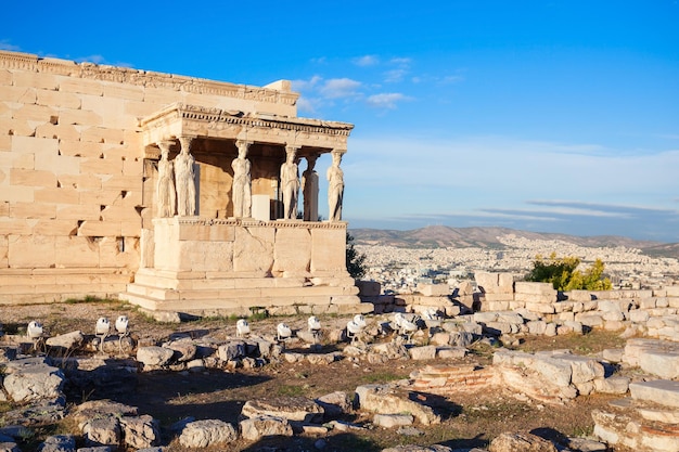 O Erechtheion ou Erechtheum é um antigo templo grego na Acrópole de Atenas, na Grécia, que foi dedicado a Atenas e Poseidon.