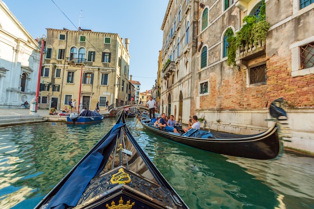 O famoso passeio de gôndola em Veneza