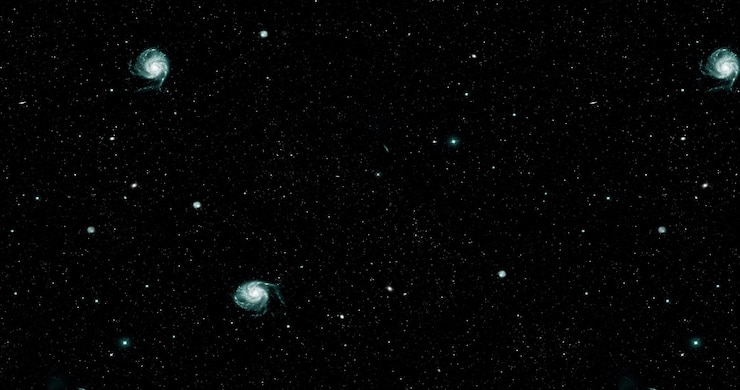 Foto o fundo de galáxias abstratas com estrelas e planetas com motivo de céu preto e estrelas azuis do universo luz noturna espaço