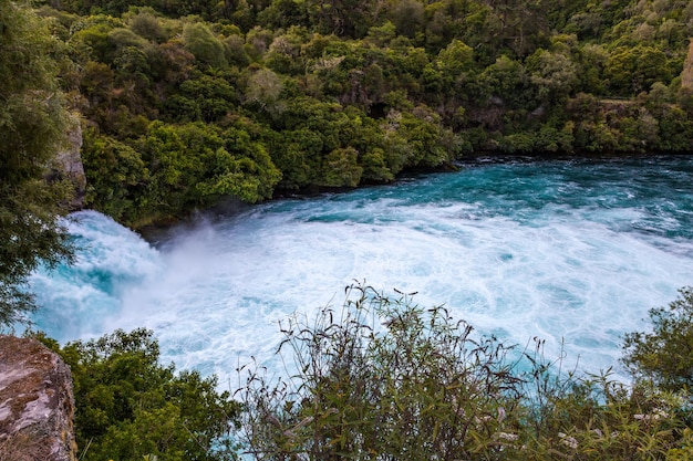 O furioso rio Waikato na Nova Zelândia