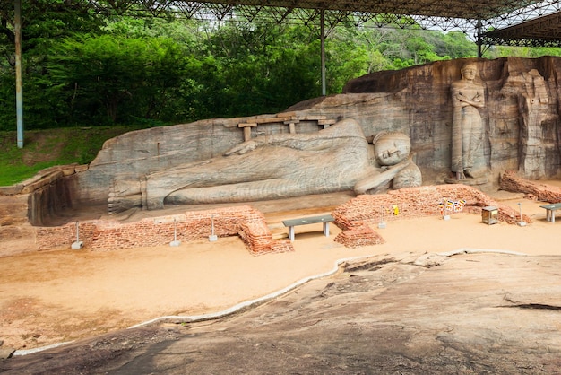 O Gal Vihara ou Gal Viharaya e originalmente o Uttararama é um templo de pedra do Buda situado na antiga cidade de Polonnaruwa no Sri Lanka.