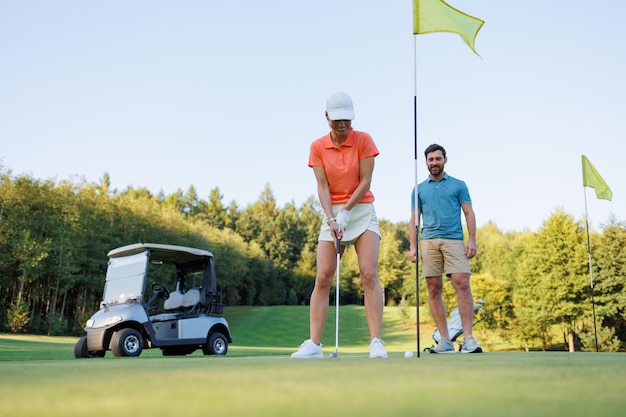O golpe estratégico das mulheres no golfe no buraco final
