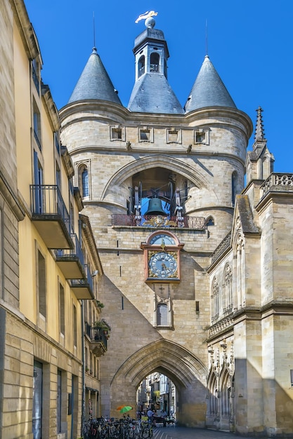 O Grande Campanário de Bordeaux é o campanário e o portão no centro da cidade de Bordeaux, na França.