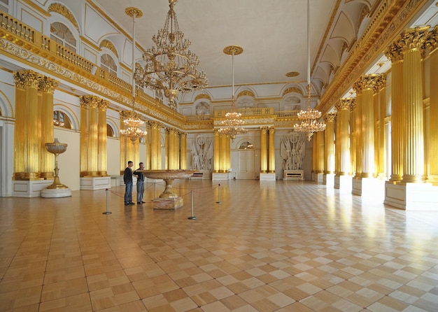 O grande salão do palácio de versalhes