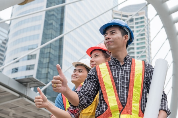 O grupo de engenheiros concorda com o compromisso com a classificação na cidade