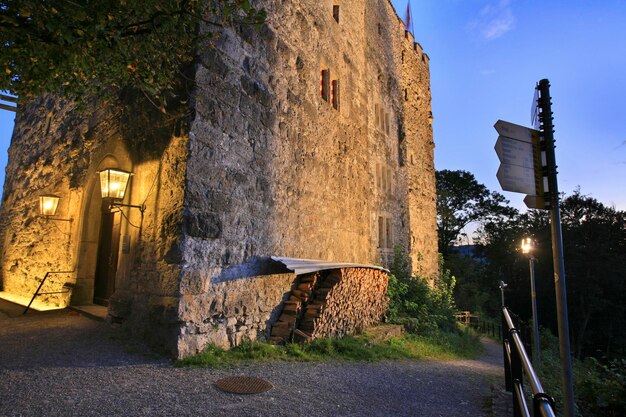 O Habsburg é construído na montanha Wuelpelsberg perto de Brugg um restaurante desde 1979 Habsburg Aargau Suíça