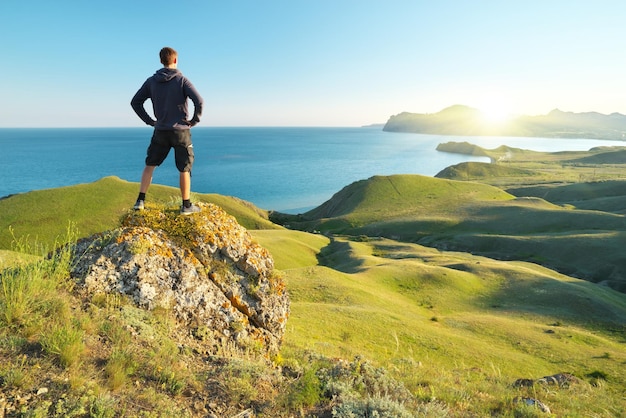 O homem aprecia a natureza