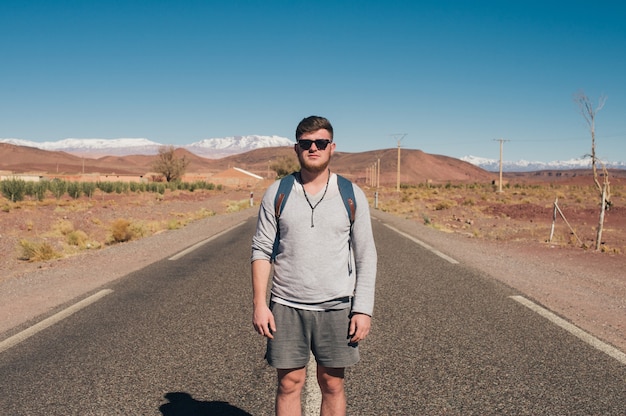 o homem que decidiu viajar de carona