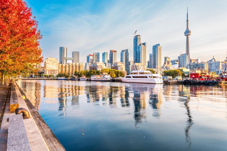 Foto o horizonte de toronto no outono