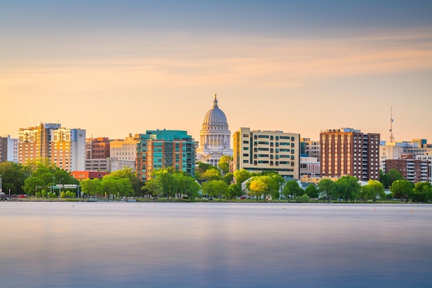 Foto o horizonte do centro de madison, wisconsin, eua