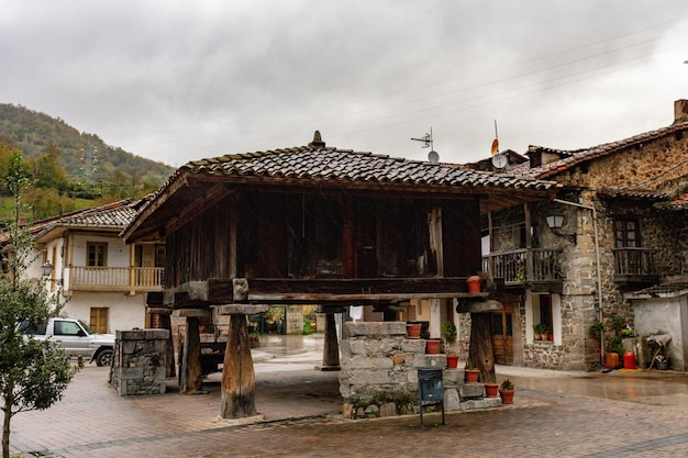 O horreo tem um valor folclórico inegável e é um marco da identidade asturiana
