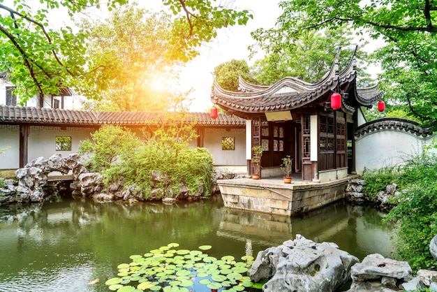 O jardim clássico de Suzhou, na China, é um modelo da arte de jardinagem da civilização oriental.