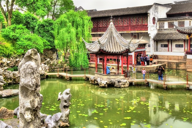 O Jardim Lion Grove, um sítio do patrimônio da UNESCO em Suzhou, China