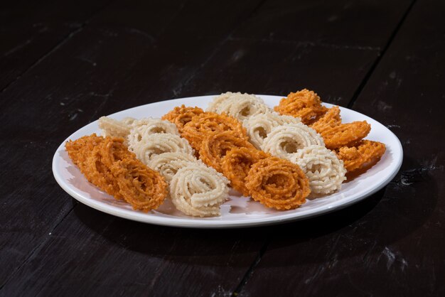 O lanche chakali ou murukku é feito no diwali indiano, comida do festival holi