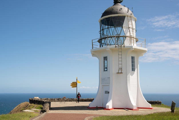 O local onde o mar da Tasmânia e os oceanos Pacífico se encontram em Cape Reinga e seu farol histórico