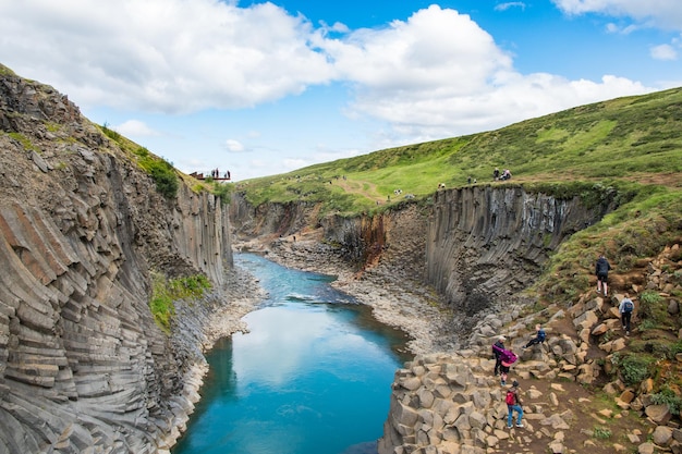 O magnífico cânion Studlagil no vale de Jokuldalur, na Islândia