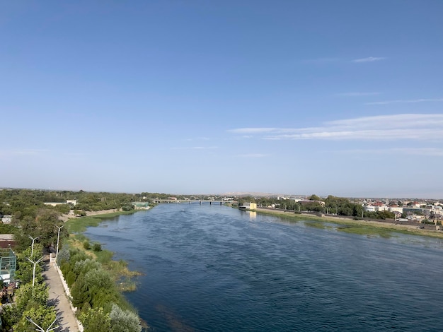 O maior rio Amudarya da Ásia Central