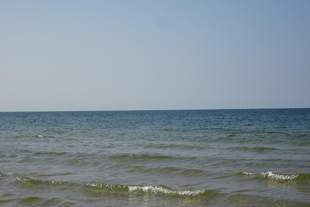 O mar azul, ondas