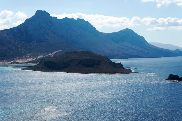 O mar e as montanhas de Creta