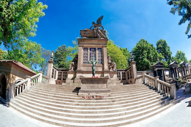 O mausoléu de slavin no cemitério de vysehrad. praga, república tcheca