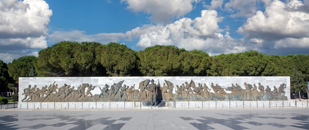 O Memorial dos Mártires de Canakkale é um memorial de guerra que comemora o serviço de cerca de soldados turcos que participaram da Batalha de Gallipoli