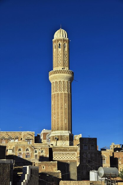 O minarete vintage em sana'a iêmen