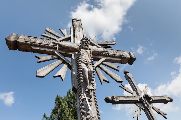 O Monte das Cruzes é um monumento único de história e arte folclórica religiosa e o local de peregrinação católica lituana mais importante