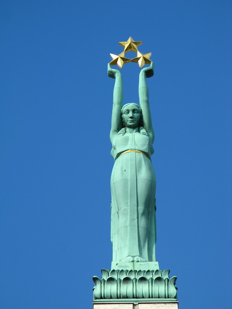 O monumento em Riga Letónia