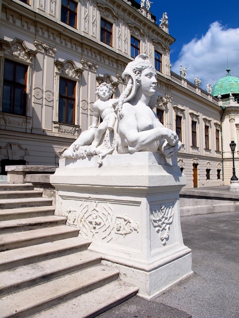 O monumento no palácio belvedere em viena, áustria