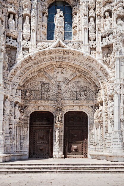 O Mosteiro dos Jerônimos ou Mosteiro dos Jerônimos está localizado em Lisboa, Portugal