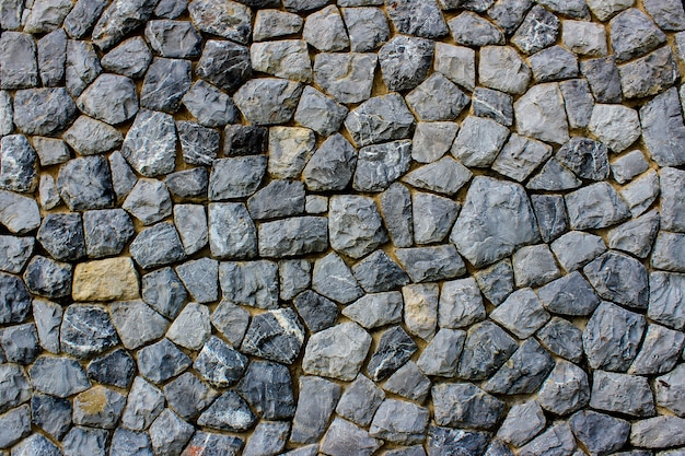 Foto o muro de pedra é muito grande.