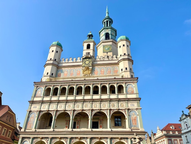 O museu da história de poznan, na polônia, na antiga praça do mercado