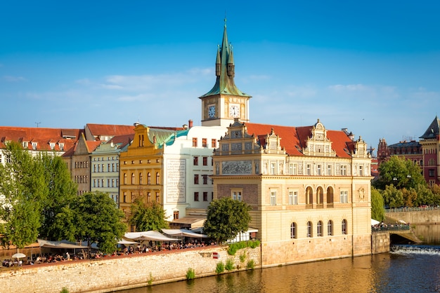 O museu smetana e a paisagem urbana de praga