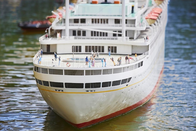 O navio de brinquedo de Haia Holanda August no parque de Madurodam