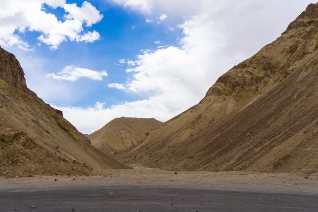Foto o norte da índia região do himalaia montanha a seção do himalaia