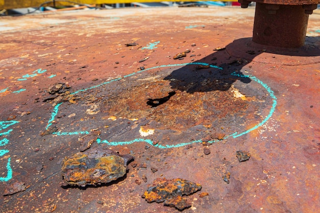 O óleo do tanque da placa de telhado de aço é corrosão e enferrujado após muitos anos de inspeção de uso