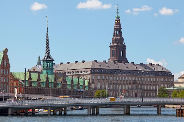 O Palácio Borsen e Christiansborg em Copenhague